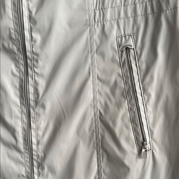 Like New! Cole Haan Light Gray Hooded Packable Rain Jacket Pockets Cinch Waist S - Picture 6 of 16